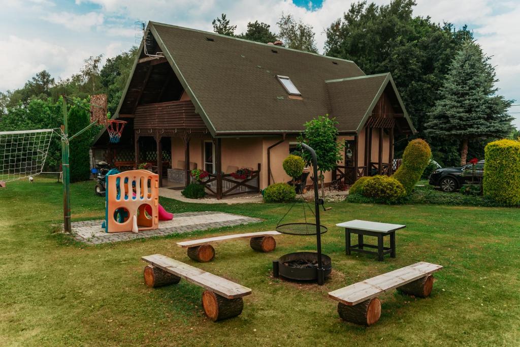 Vonkajšia záhrada v ubytovaní Szmaragdowy domek