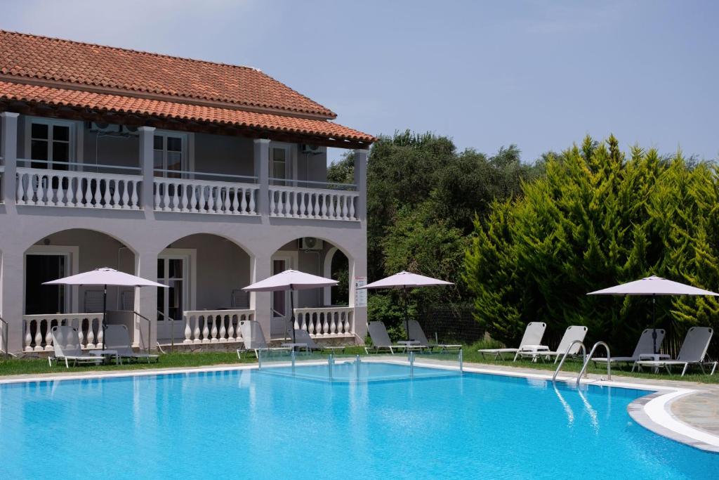 The swimming pool at or close to Katsaros Studios & Apartments