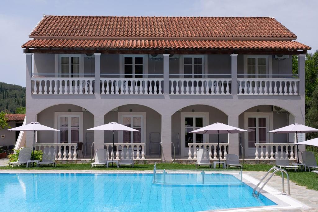 The swimming pool at or close to Katsaros Studios & Apartments