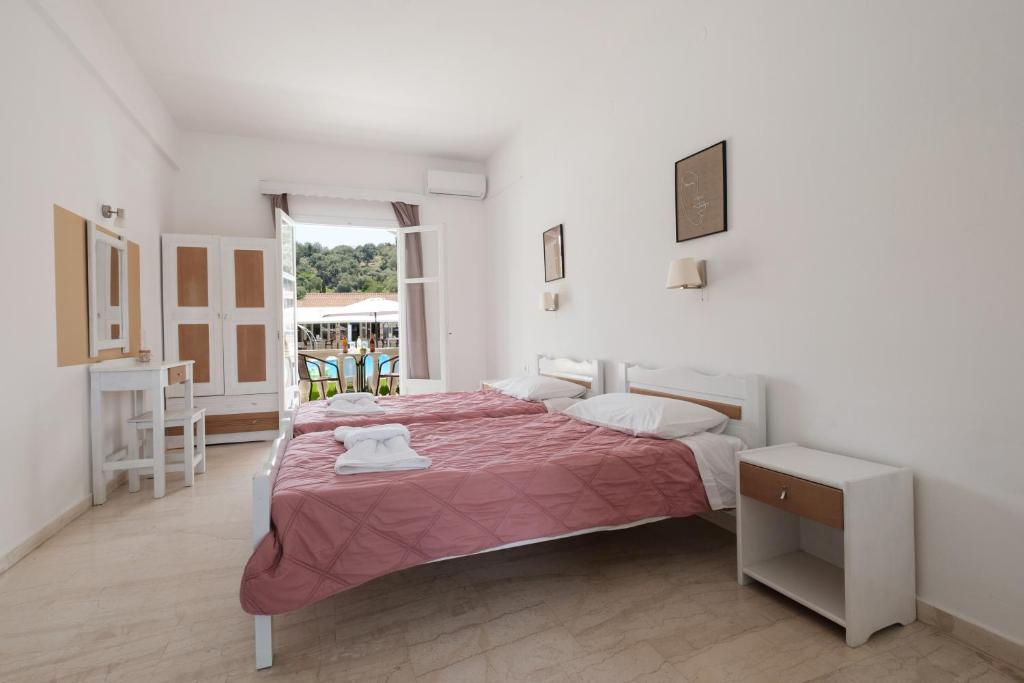 A bed or beds in a room at Katsaros Studios & Apartments