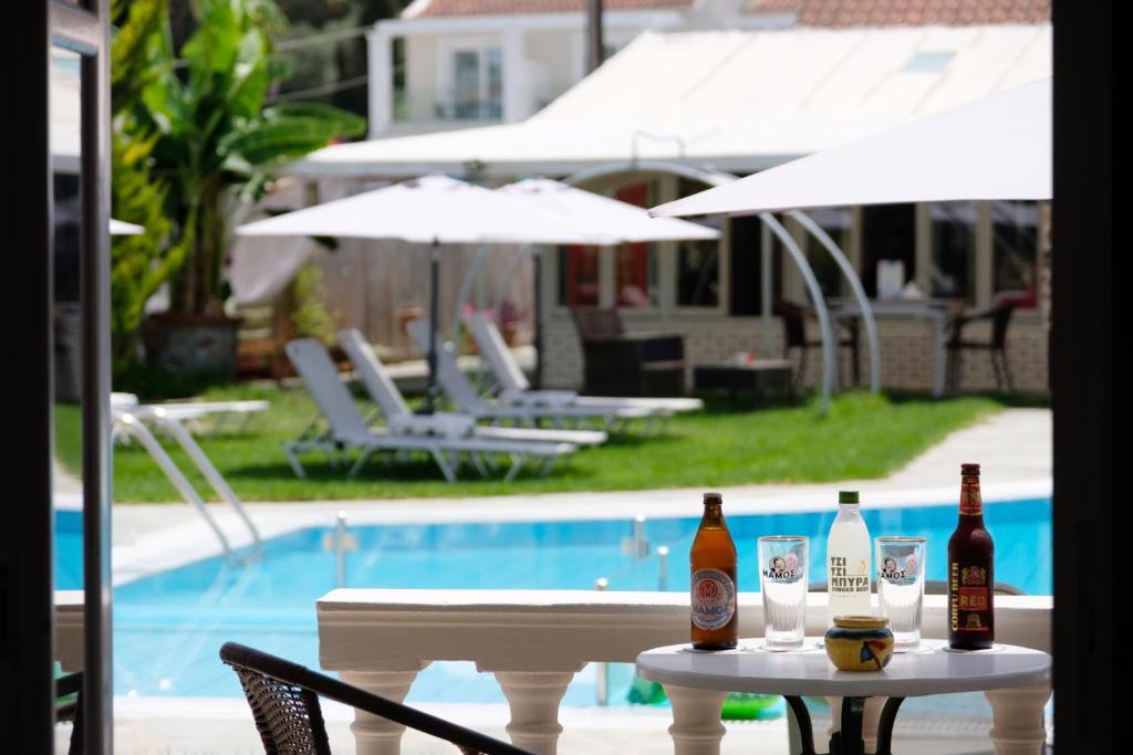 The swimming pool at or close to Katsaros Studios & Apartments