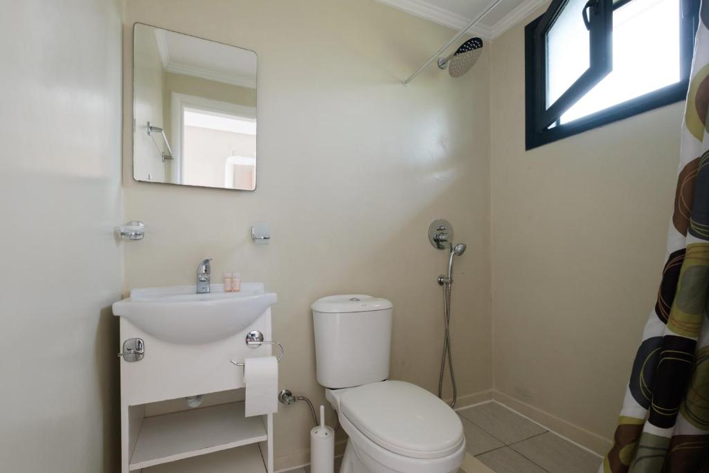 A bathroom at Katsaros Studios & Apartments