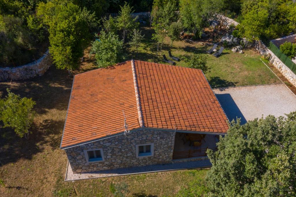 Budova, kde se vila nachází