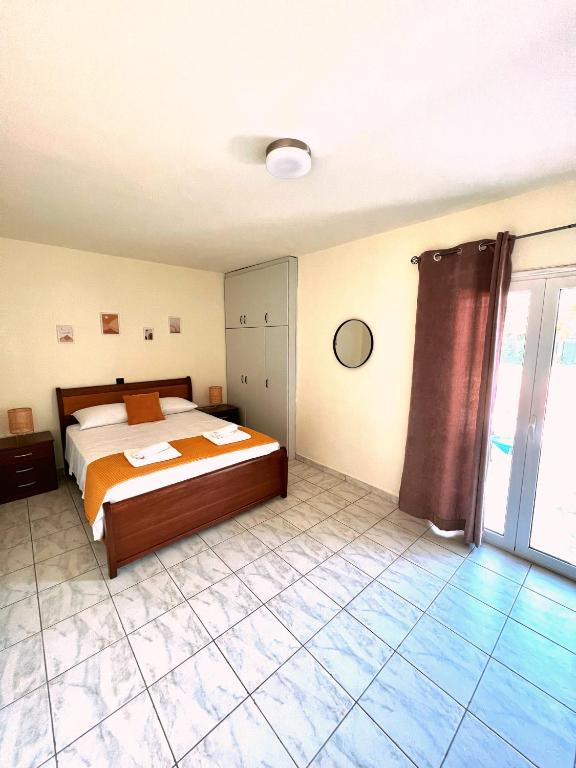 Posteľ alebo postele v izbe v ubytovaní Kalamata Garden Suite