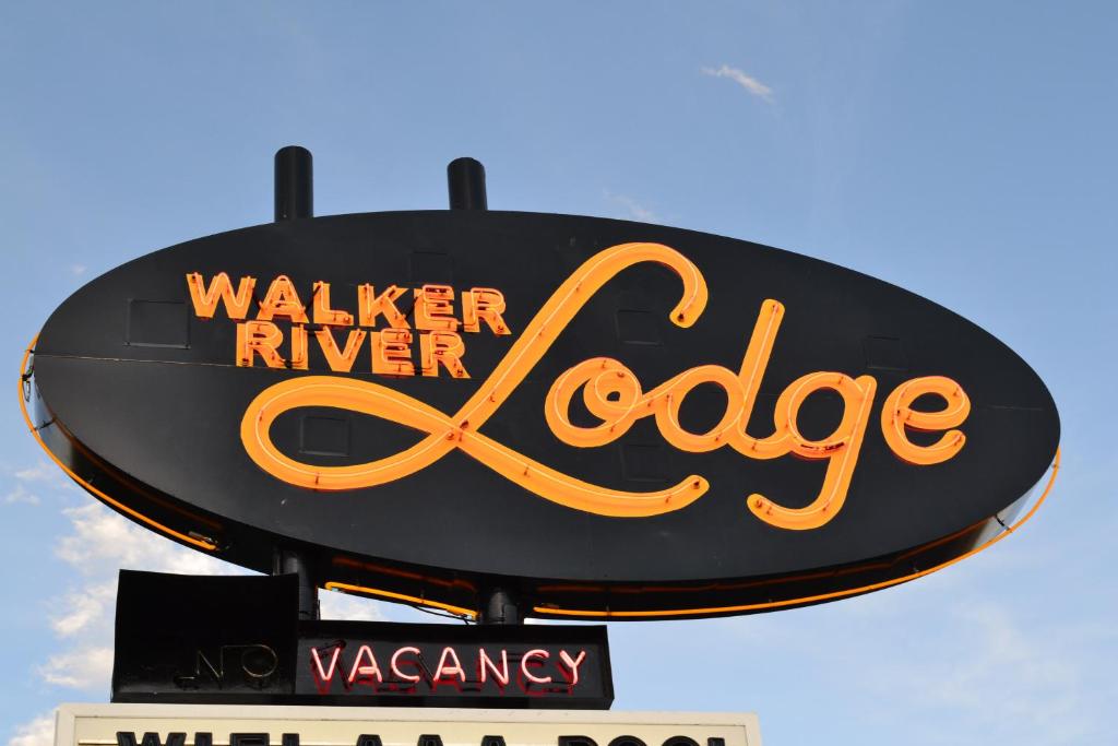 Walker River Lodge tesisinde sergilenen bir sertifika, ödül, işaret veya başka bir belge