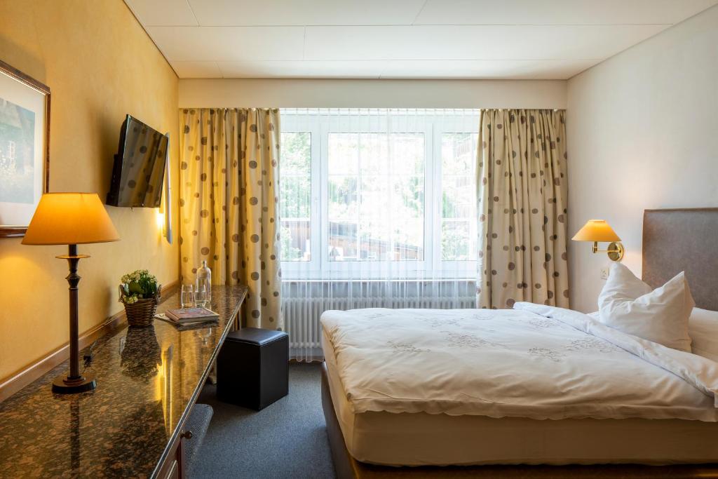 Postel nebo postele na pokoji v ubytování Cristallo Arosa Hotel
