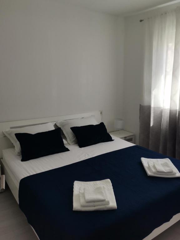 Postel nebo postele na pokoji v ubytování Apartmani Darko