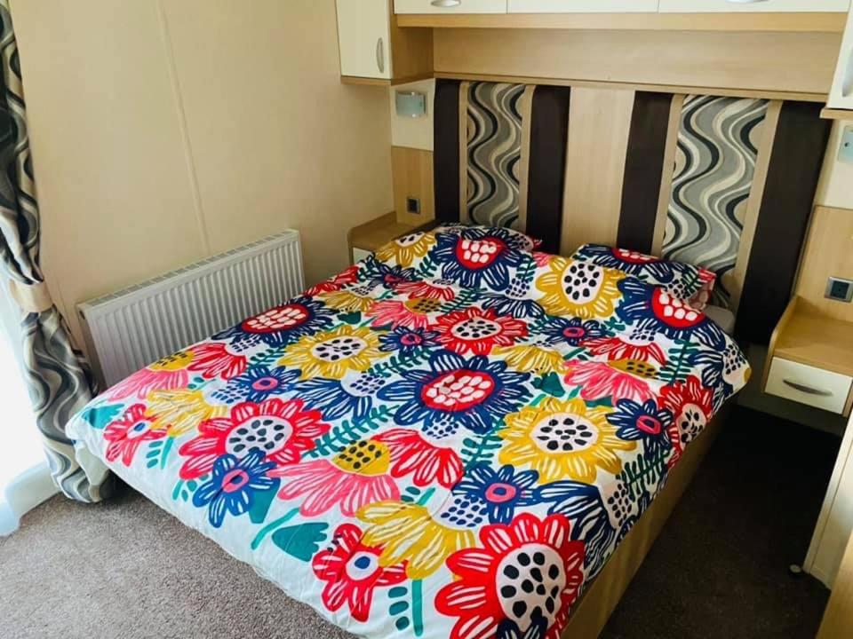 Postel nebo postele na pokoji v ubytování Holidays Nowe Guty