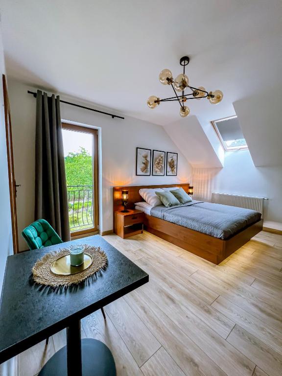 Postel nebo postele na pokoji v ubytování Domek pod Katalpami