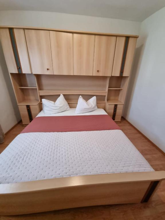 Posteľ alebo postele v izbe v ubytovaní Apartmani IvaMia