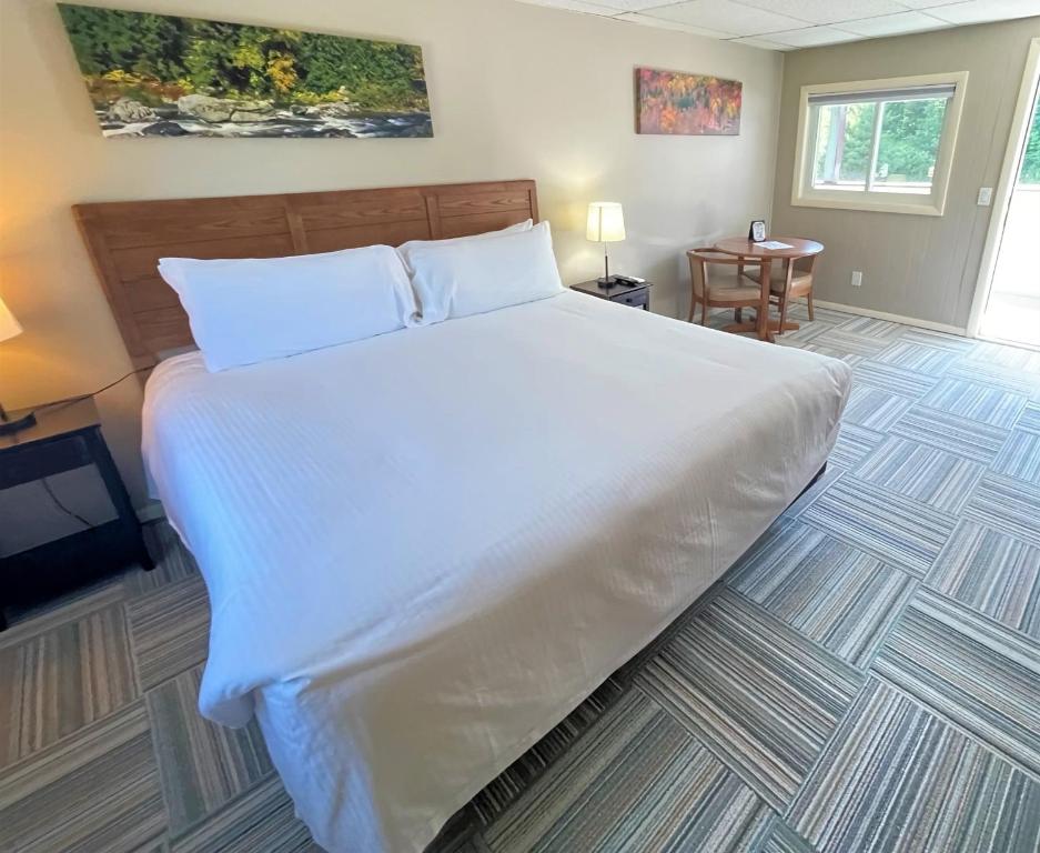 Clear River Inn and Tavern photo