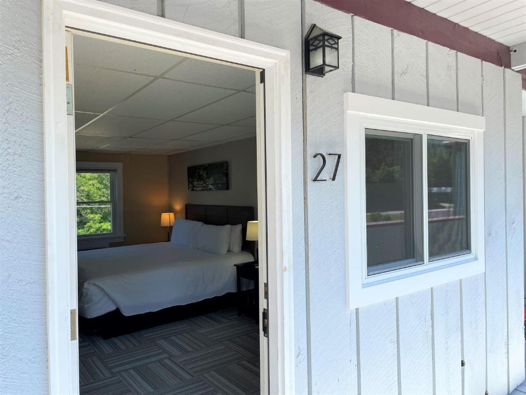 Clear River Inn and Tavern photo