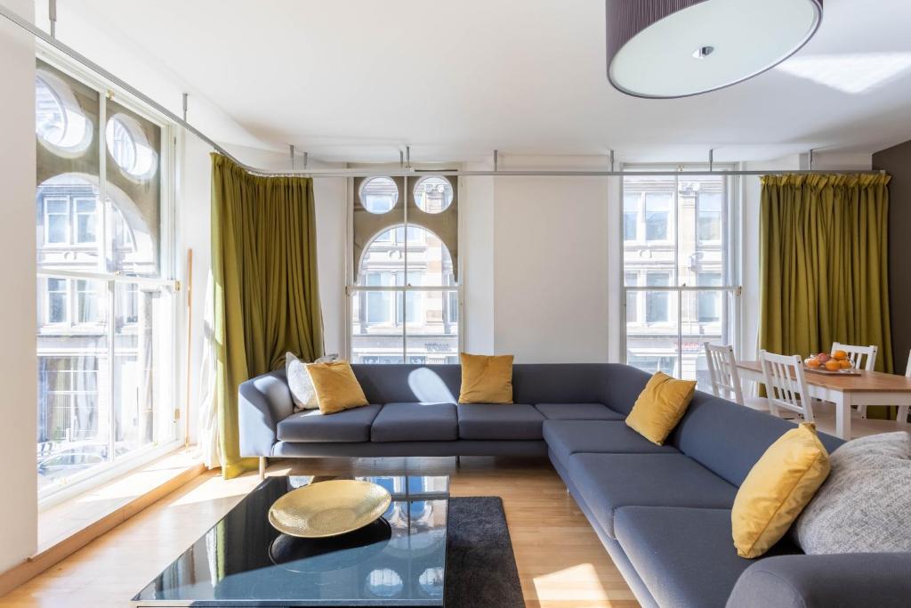 Posezení v ubytování Merchant City Apartment