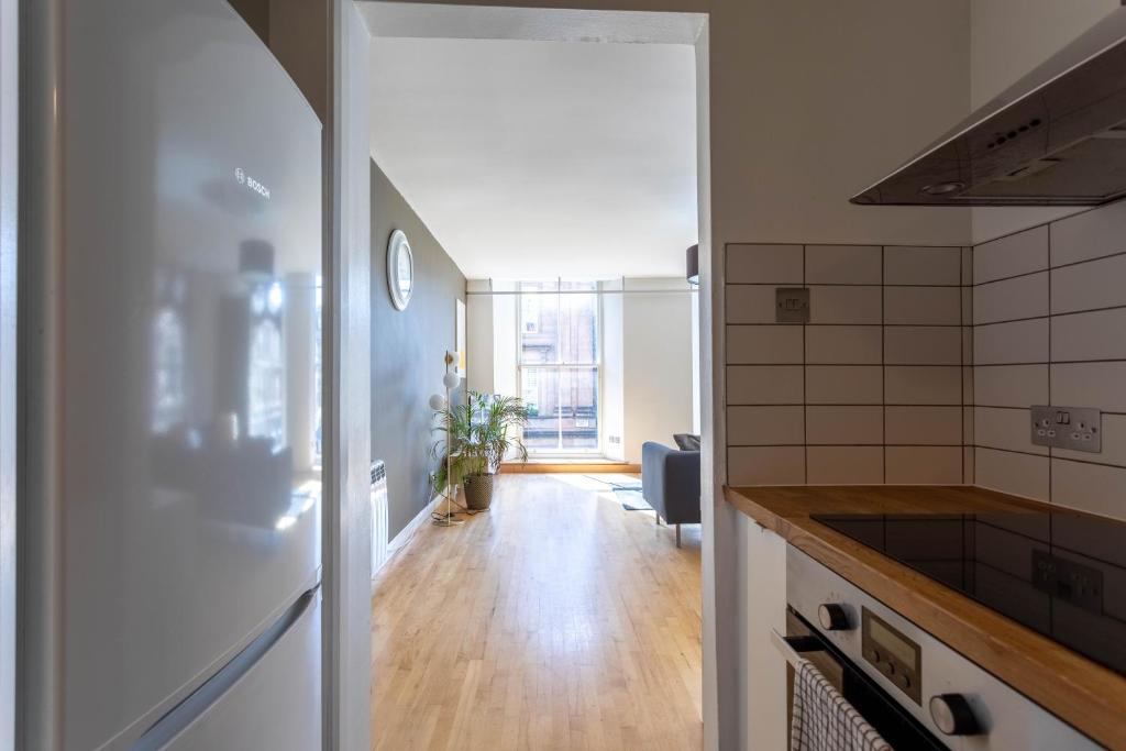 Kuchyň nebo kuchyňský kout v ubytování Merchant City Apartment