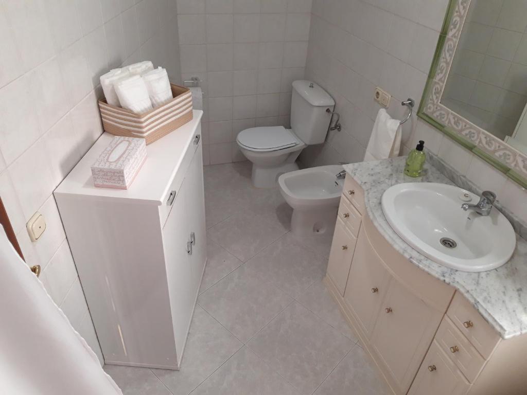 Kúpeľňa v ubytovaní ChavesB Apartamento en Vilaxoan de Arousa