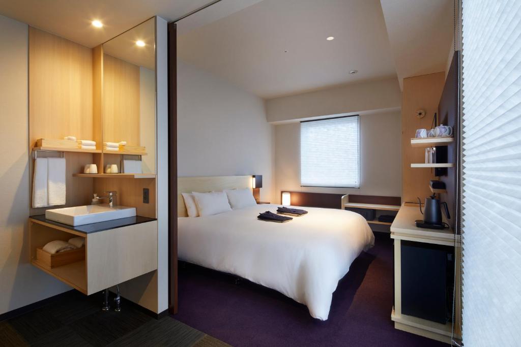 Postel nebo postele na pokoji v ubytování HOTEL AMANEK Kanazawa