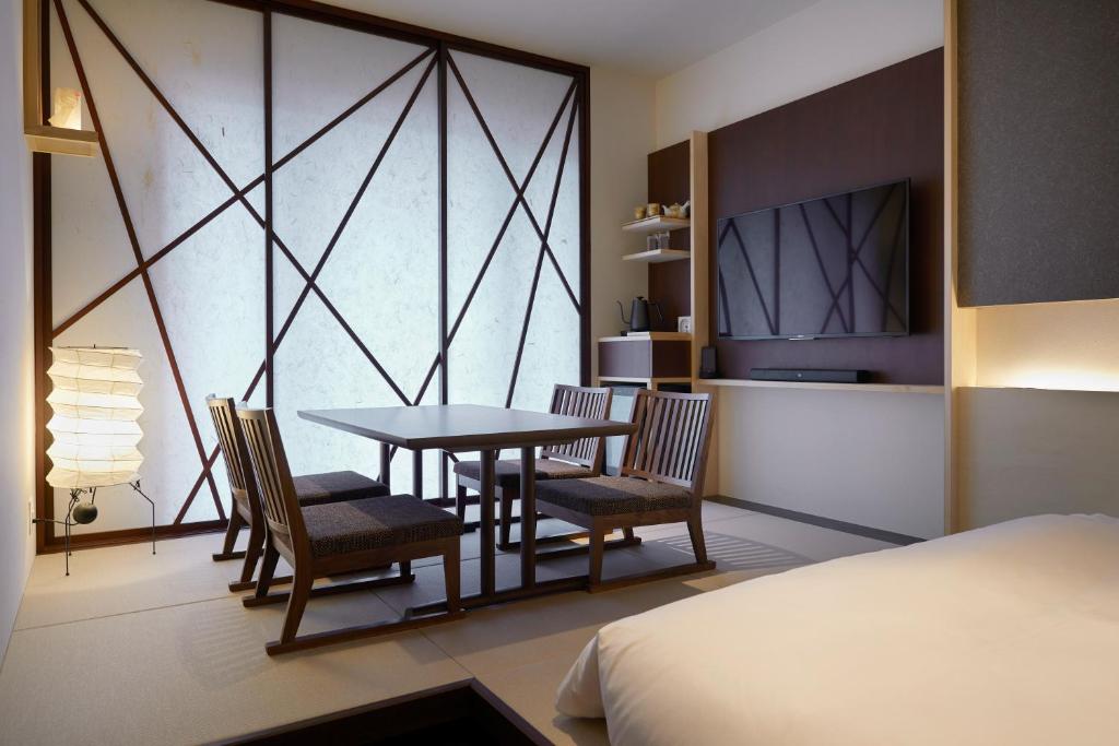 Postel nebo postele na pokoji v ubytování HOTEL AMANEK Kanazawa