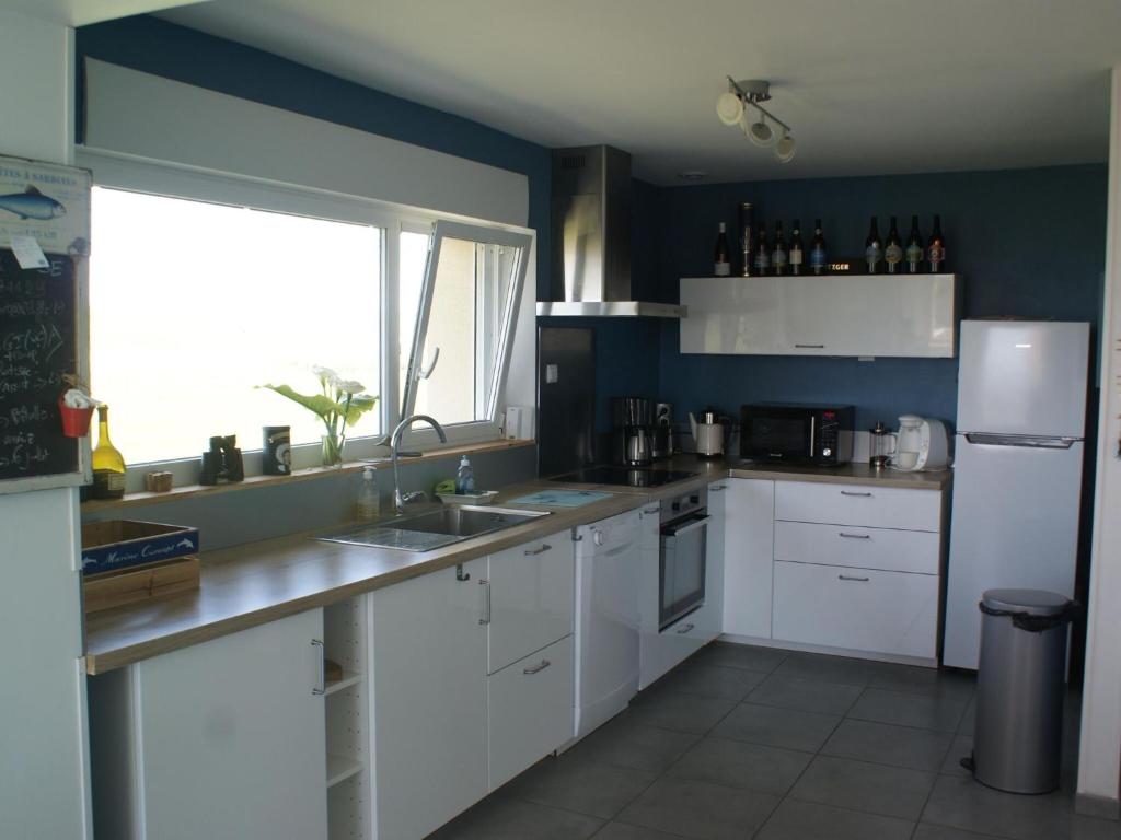 Kuchyň nebo kuchyňský kout v ubytování Holiday Home in Audresselles by Seacoast
