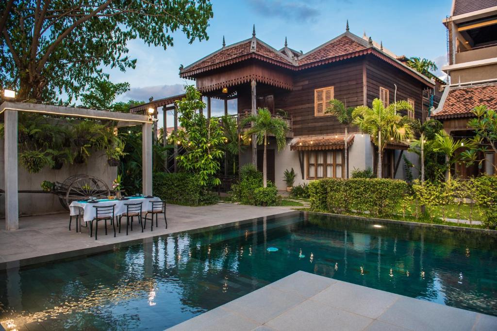 Bazén v ubytování Phum Khmer Lodge - Village Cambodian Eco-Lodge nebo v jeho okolí