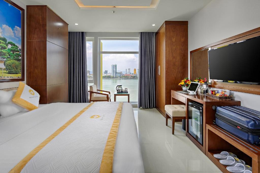 Gallery image of Merry Hotel in Da Nang