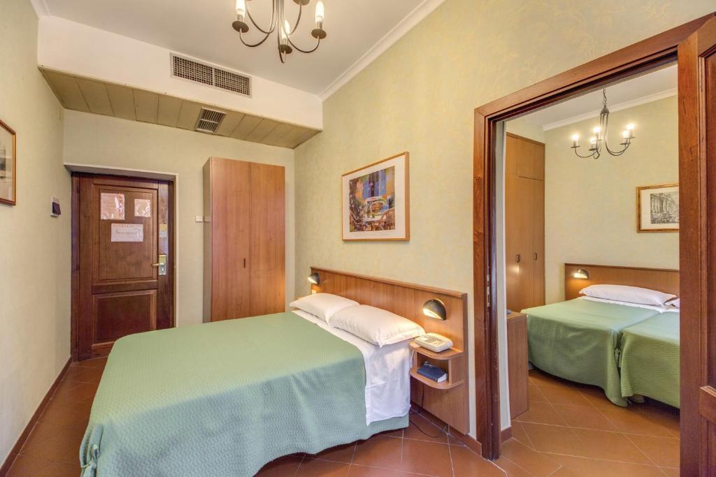 Postel nebo postele na pokoji v ubytování Hotel Corona