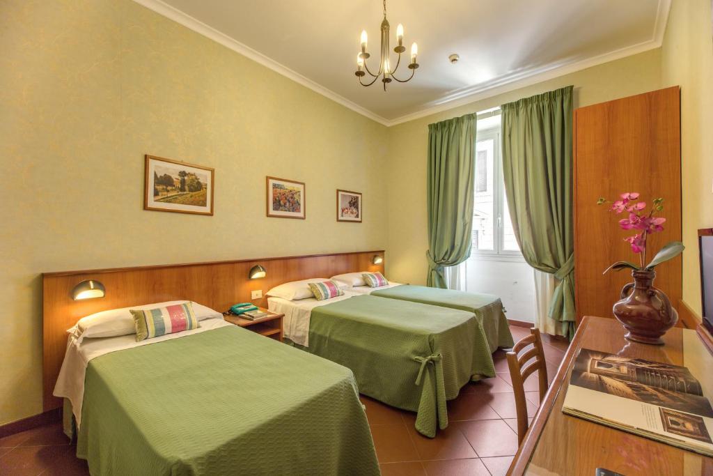Postel nebo postele na pokoji v ubytování Hotel Corona