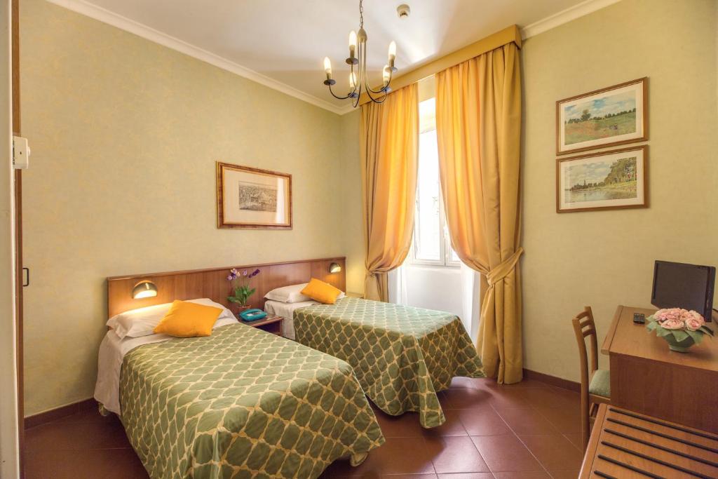 Postel nebo postele na pokoji v ubytování Hotel Corona