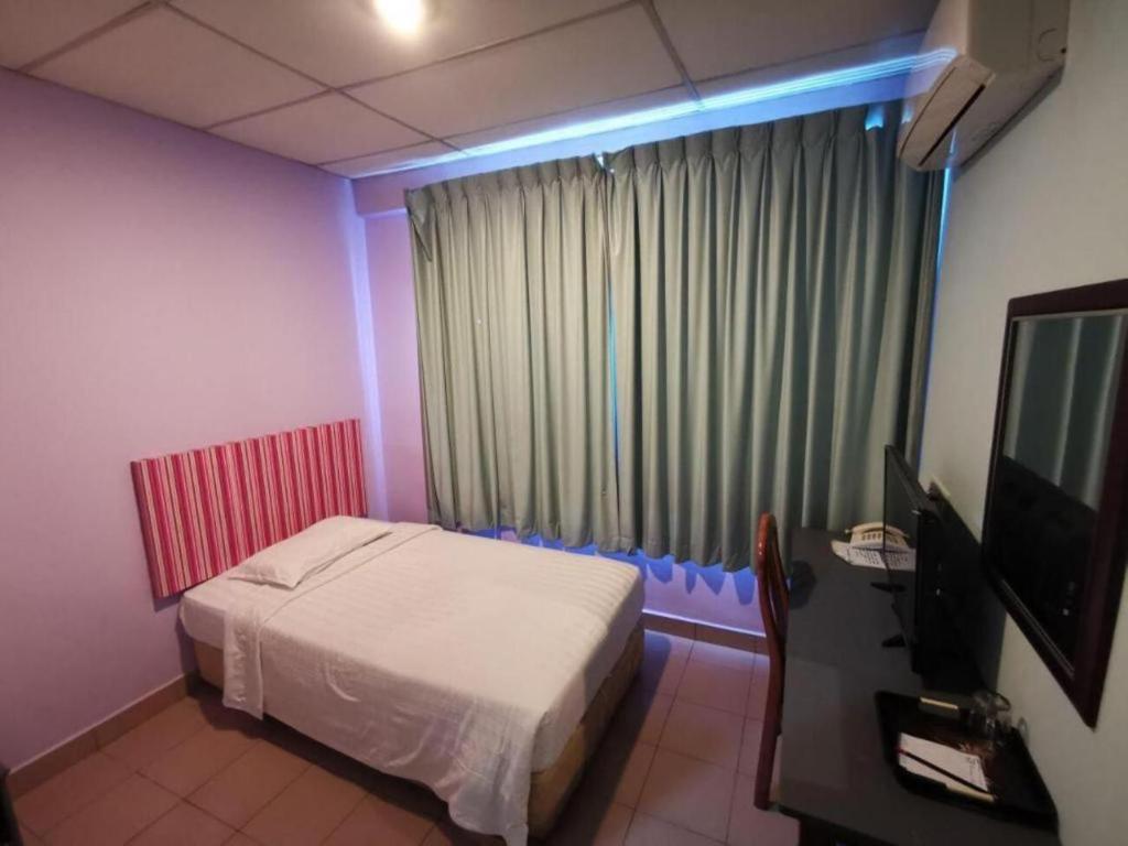 TV a/nebo společenská místnost v ubytování Century Hotel Inanam