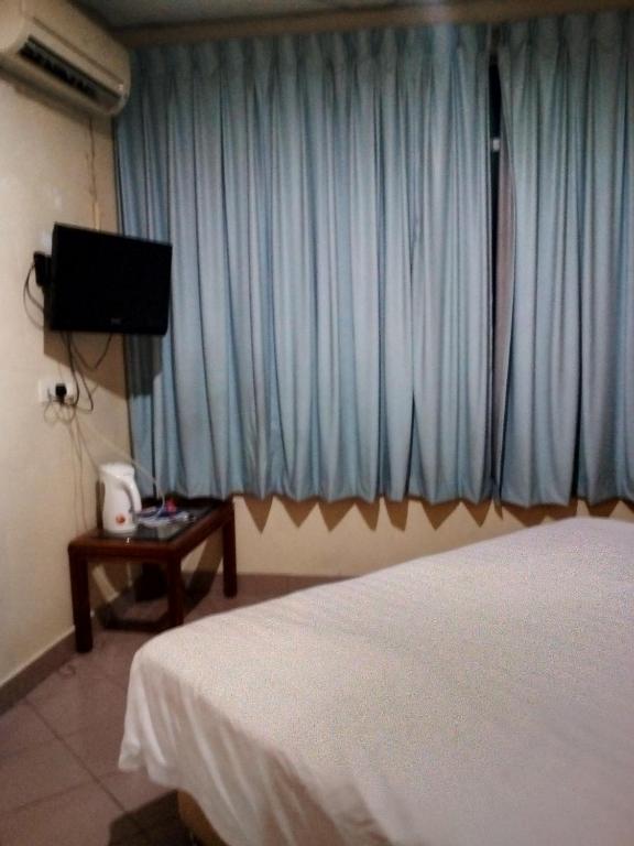 Postel nebo postele na pokoji v ubytování Century Hotel Inanam