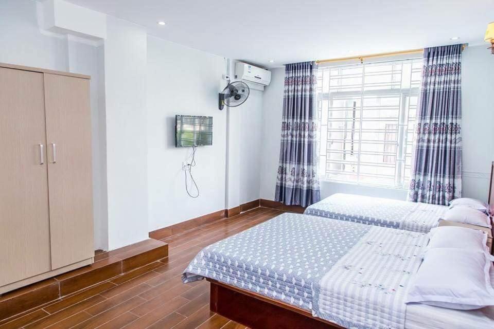 Postel nebo postele na pokoji v ubytování Nhà nghỉ Đức Trọng