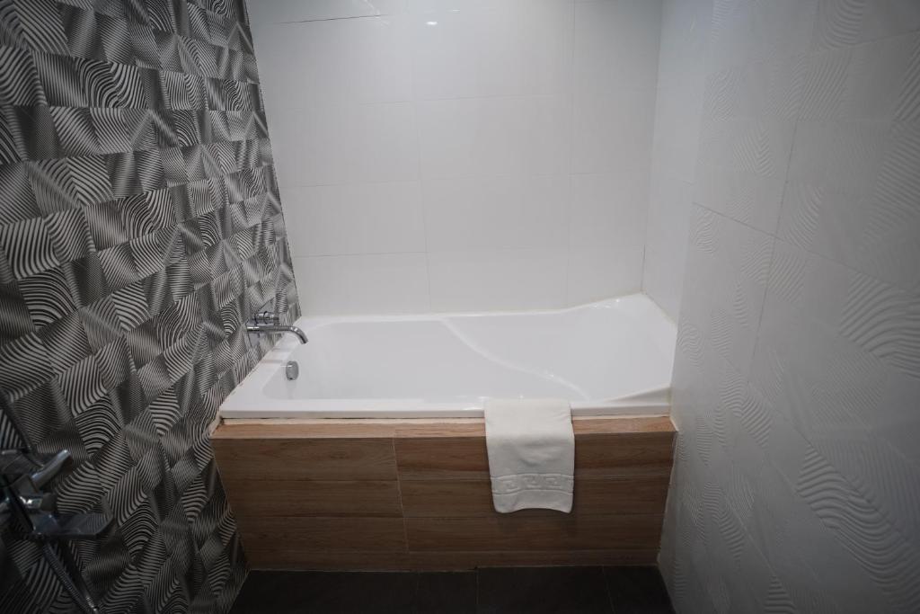 Koupelna v ubytování Heroes Hotel