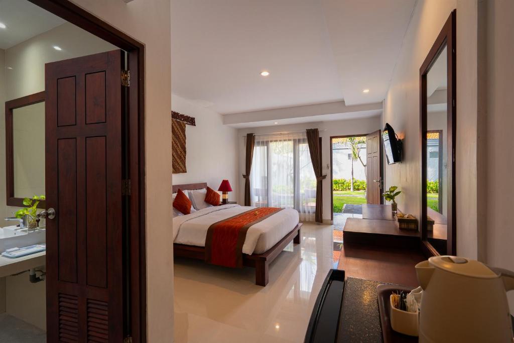 Postel nebo postele na pokoji v ubytování Kusuma Resort Seminyak