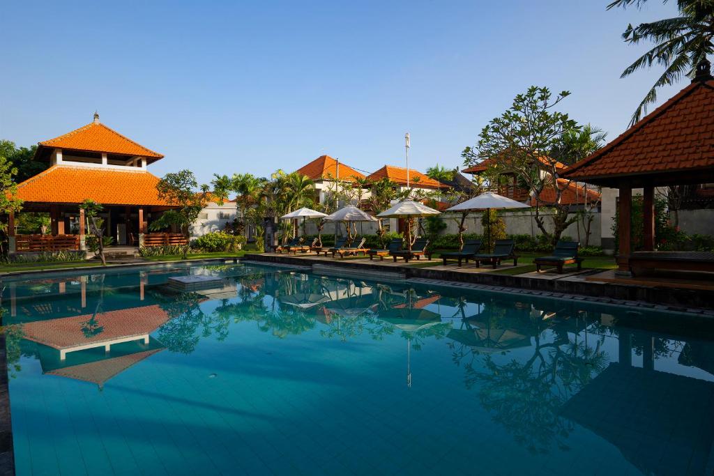 Bazén v ubytování Kusuma Resort Seminyak nebo v jeho okolí