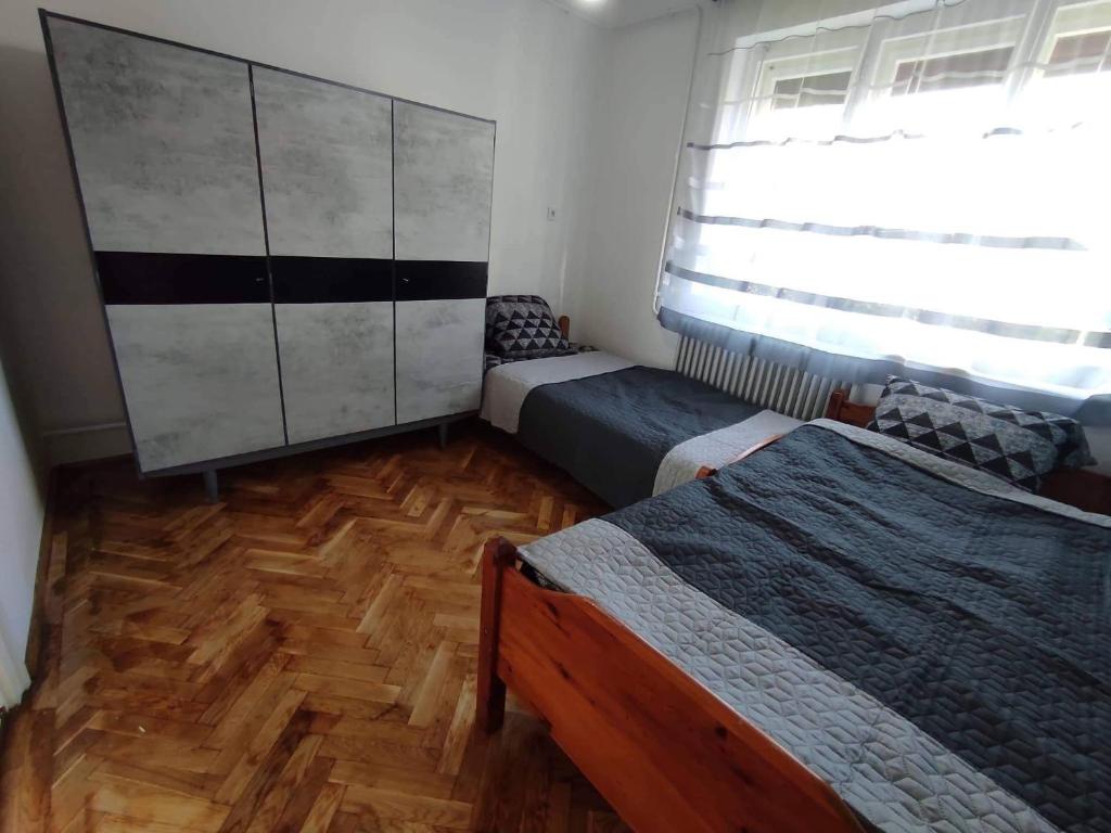 Posteľ alebo postele v izbe v ubytovaní BB Apartman Hajdúnánás