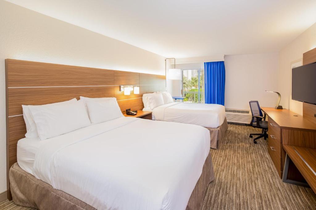 Holiday Inn Express Orange Beach - On The Beach by IHG photo