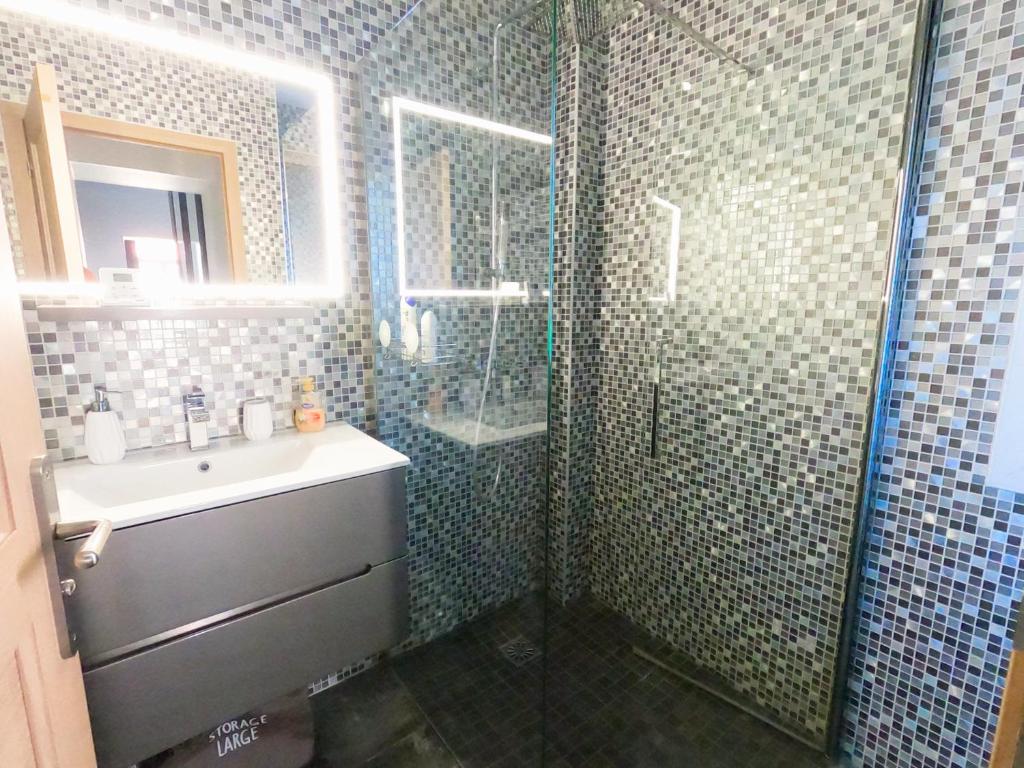 Kúpeľňa v ubytovaní SUPERBE MAISON 6 ch, 4 sdb, terrasses et billard
