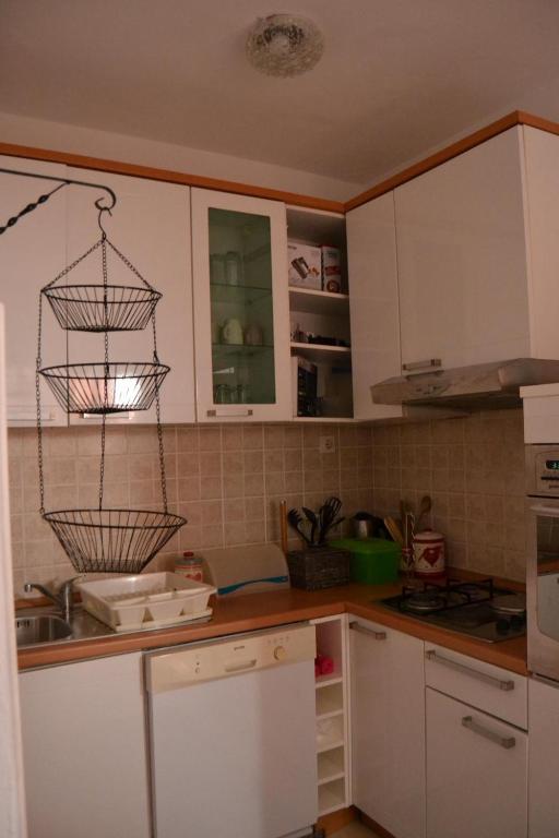 Kuchyň nebo kuchyňský kout v ubytování Apartments Elli