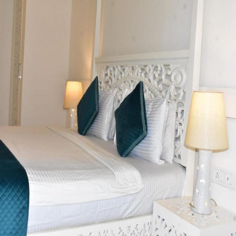 Postel nebo postele na pokoji v ubytování Lillywoods Zac Beach Resort, Calangute