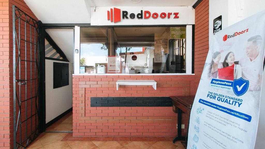 Certifikát, hodnocení, plakát nebo jiný dokument vystavený v ubytování RedDoorz at La Sefa Hotel and Resort Atimonan