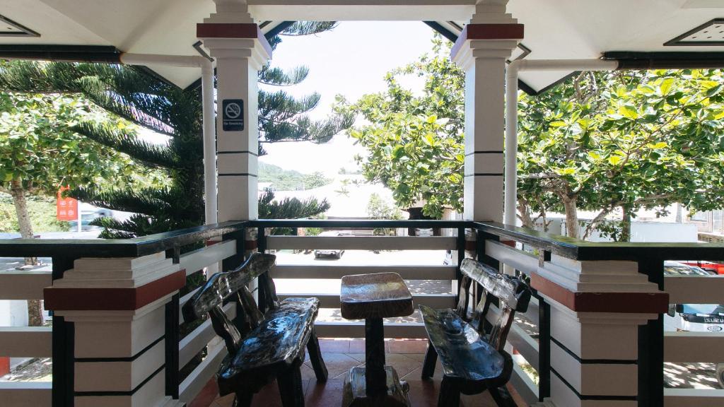 Restaurace v ubytování RedDoorz at La Sefa Hotel and Resort Atimonan
