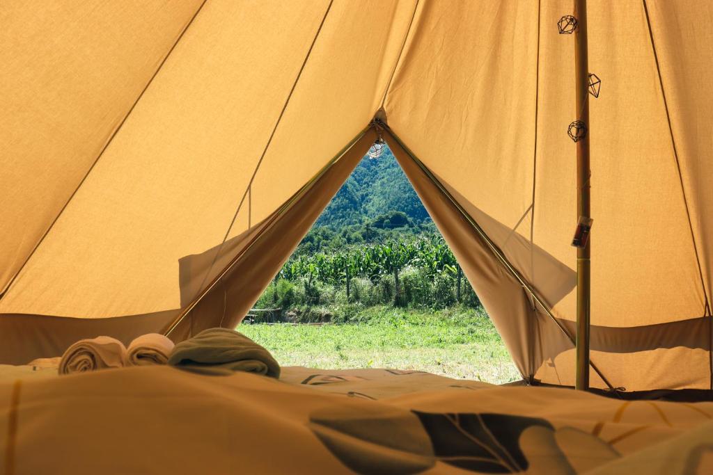 Fotografie z fotogalerie ubytování Luna Rock Glamping Brezoi - Blue Scai v destinaci Brezoi