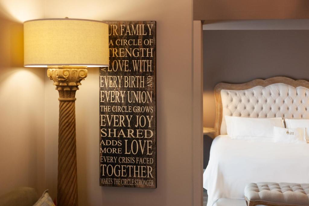 Postel nebo postele na pokoji v ubytování Like Home Boutique Hotel