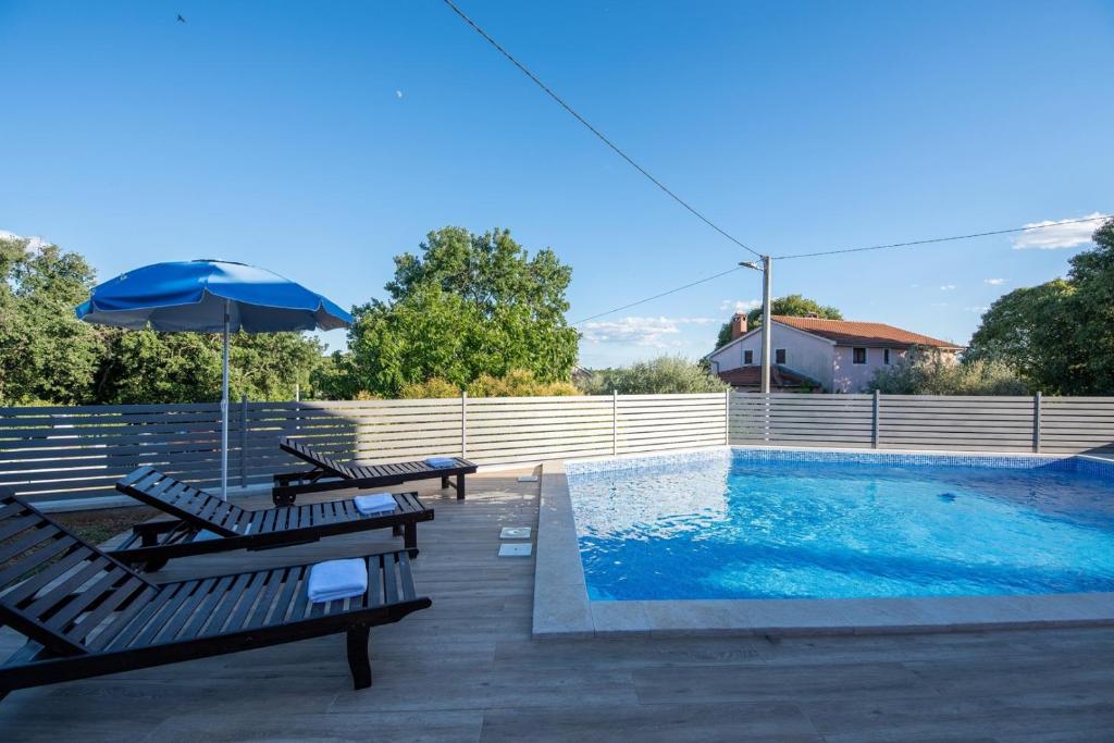Bazén v ubytovaní Apartment Mariuccia with Private Pool alebo v jeho blízkosti