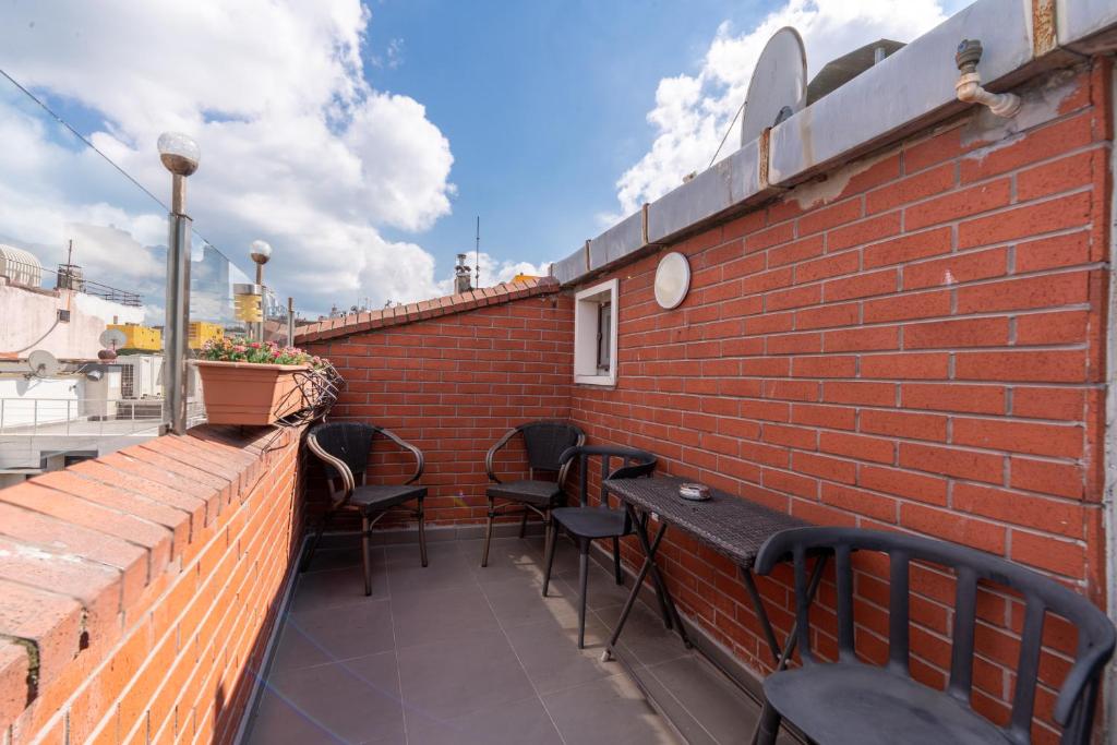 A balcony or terrace at Elanaz Hotel