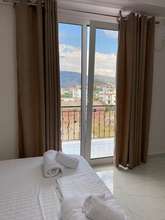 Nespecifikovaný výhled na hory nebo výhled na hory při pohledu z hotelu