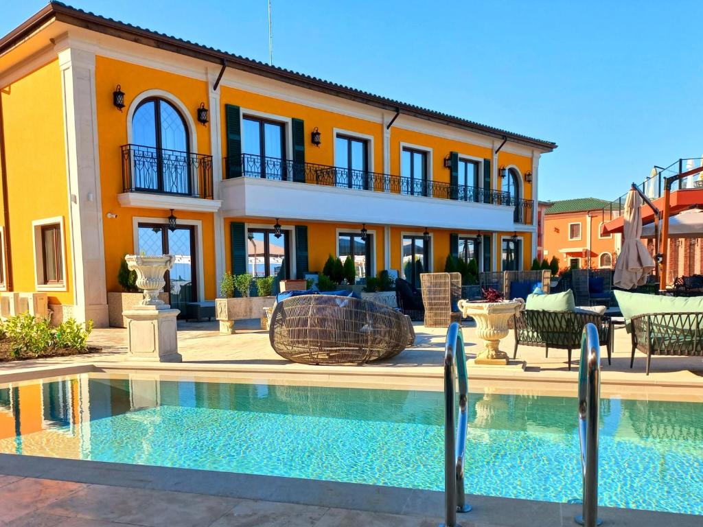 ECO Therma Village - Mineral Pool & SPA & All Inclusive - Villa Premiere (4 Erwachsene + 2 Kinder)