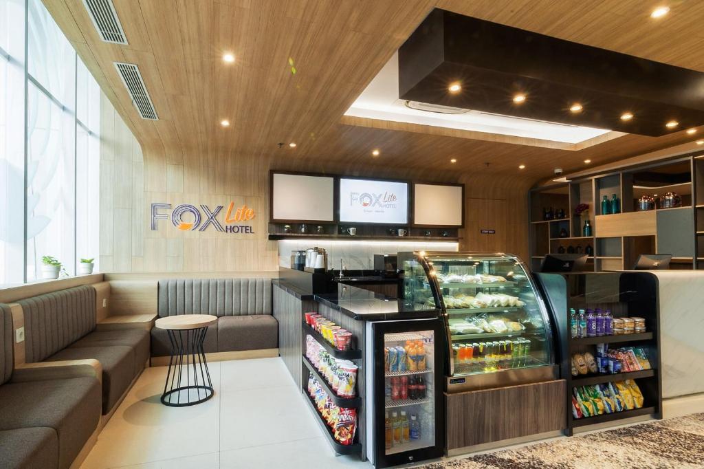Posezení v ubytování FOX Lite Grogol Jakarta