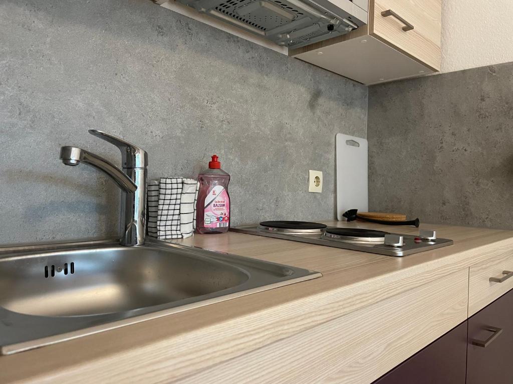 Kuchyň nebo kuchyňský kout v ubytování Stadtnahe Wohnung mit Terrasse