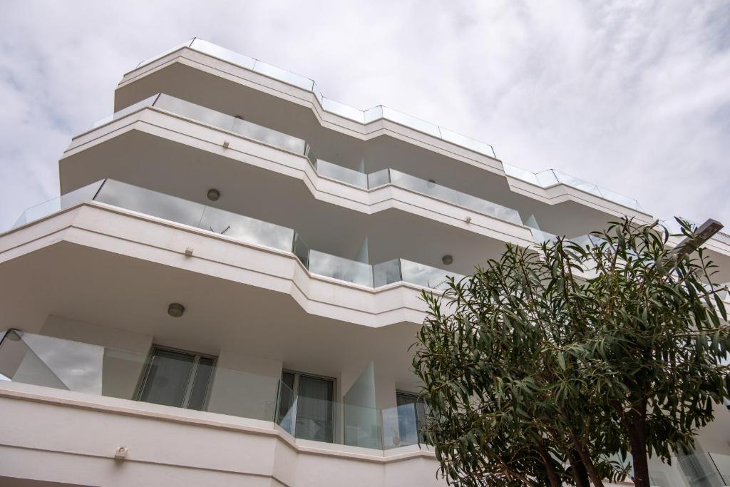 Sea Breeze Apartments - Housity