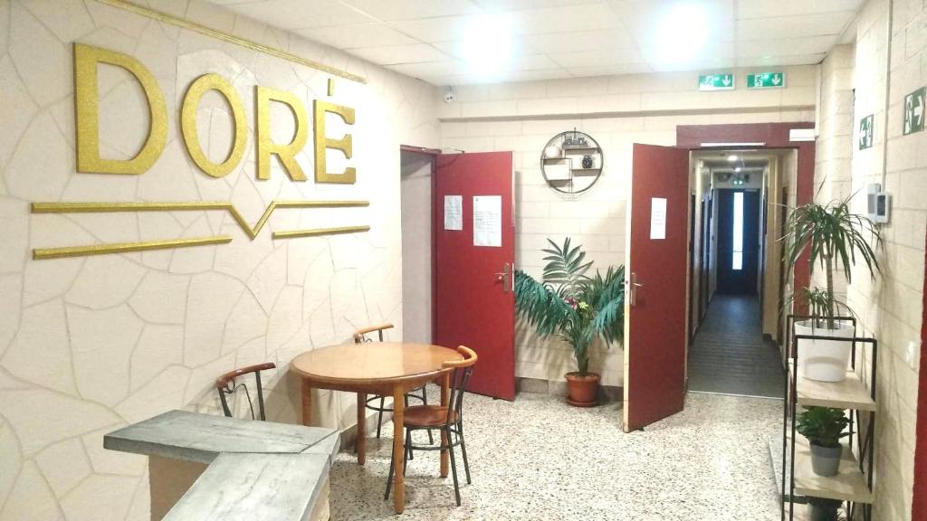 Photo de la galerie de l'établissement Hôtel Doré, à Nîmes